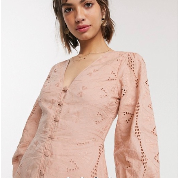 ABSOLUTELY GORGEOUS EYELET DRESS🌸💗 - Picture 3 of 6